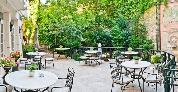 Cena en el jardín (Relais & Chateaux Hotel Orfila, Facebook)