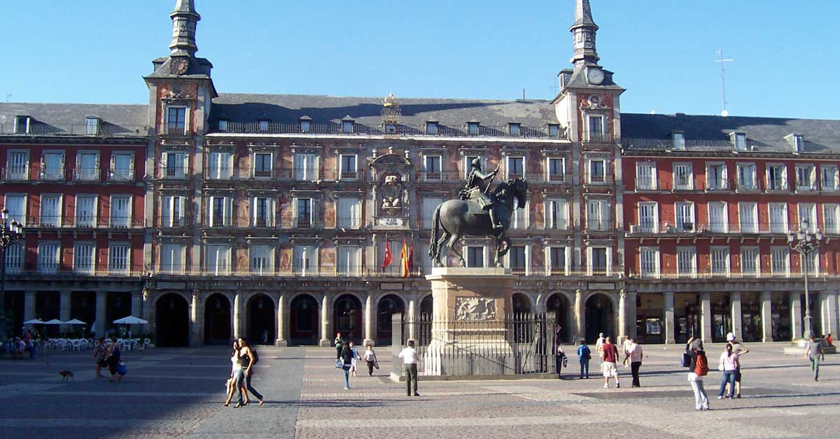 Plaza Mayor de Madrid (wikimedia.org)