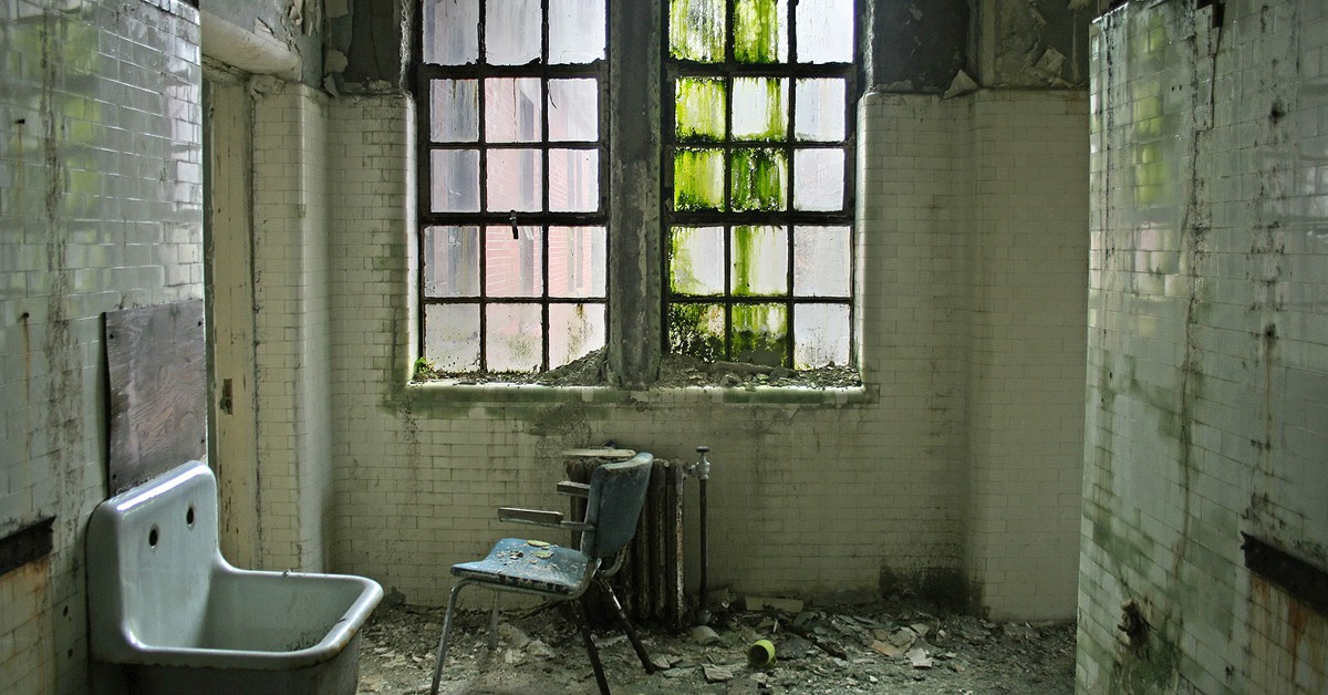 Cuarto de baño (Shoes on Wires, Foter)