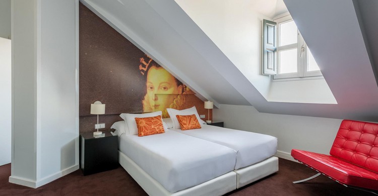 Habitación abuhardillada (Web del Room Mate Laura)