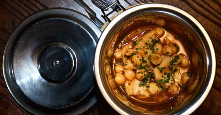 Callos, curry y garbanzos (Web de La Tasquería)
