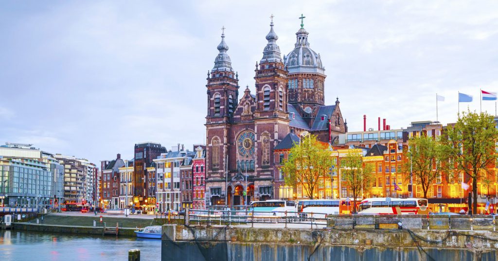 Sigue leyendo Descubre el nexo entre la prostitución y la iglesia en Amsterdam