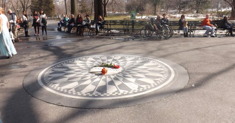 Memorial Central Park John Lennon (es.wikipedia.org)