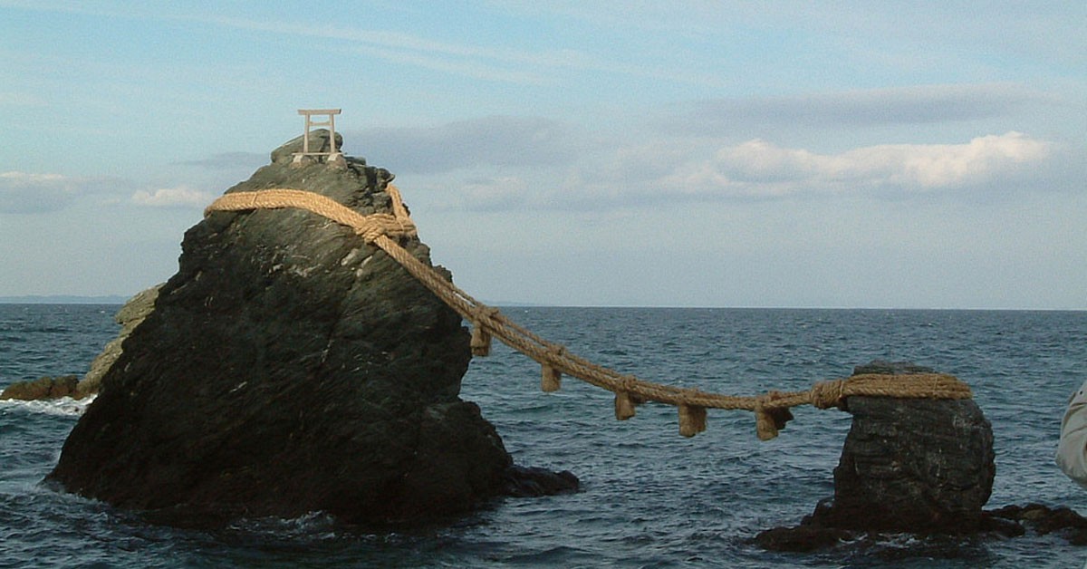 Dos rocas casadas por una cuerda (Flickr)