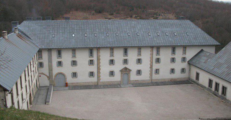 Aspecto del Albergue (https://www.facebook.com/ALBERGUE-DE-PEREGRINOS-DE-RONCESVALLES-187015621341198/)