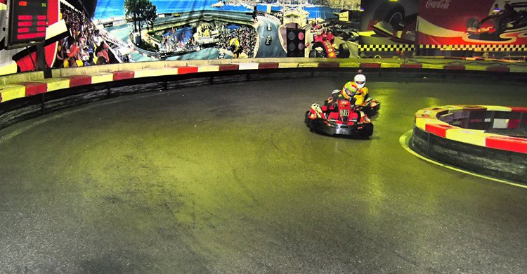 Pista del circuito de kart  indoor de Barcelona (http://indoorkartingbarcelona.com/index)