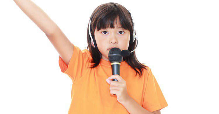Los niños también pueden ir a los karaokes a ciertas horas. Sunabesyou (iStock)