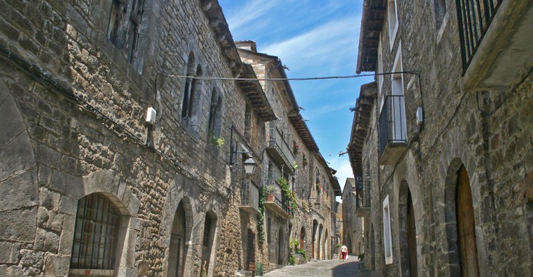 Aínsa (wikimedia.org)