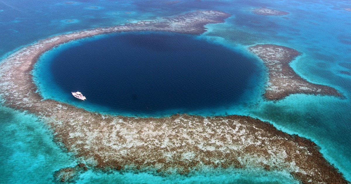 El agujero azul a vista de pájaro (seann.mcauliffe, Foter)