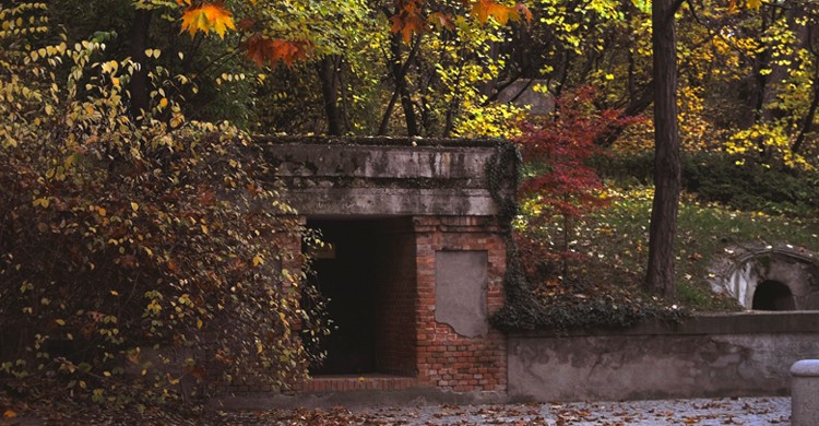 Búnker del Parque el Capricho de la Alameda de Osuna (Ojoclic, Wikimedia)