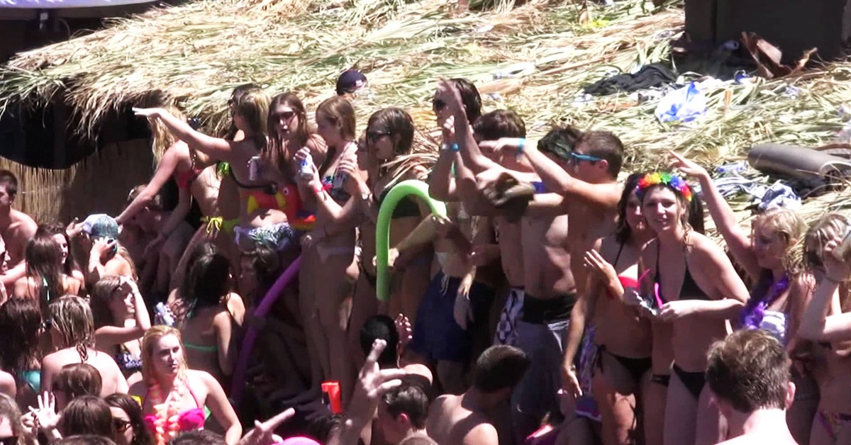 SAE Jungle Party 2012 (Raymond Slusarczyk, YouTube)