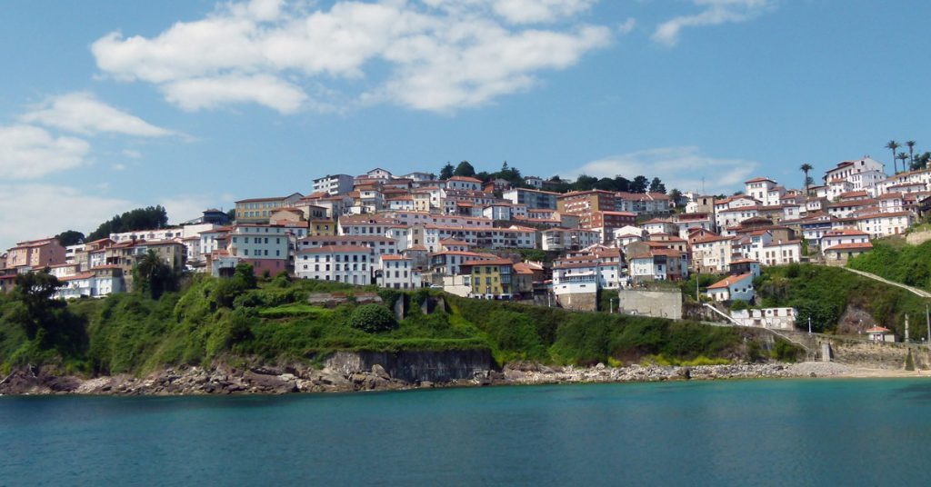 Lastres (wikimedia.org)