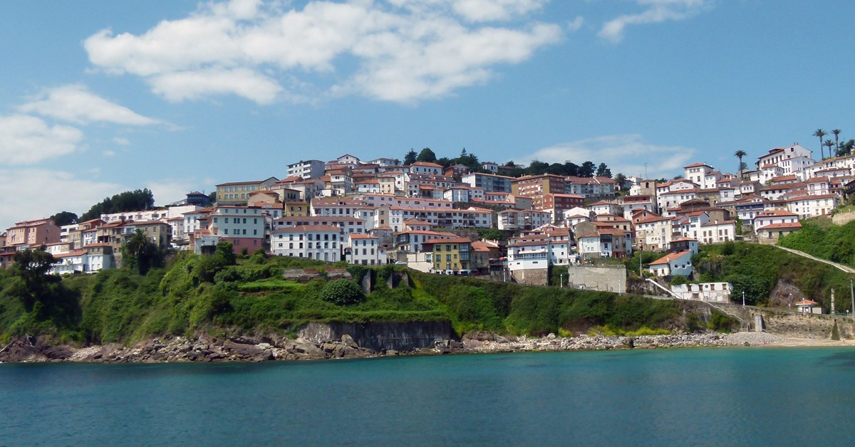 Lastres (wikimedia.org)