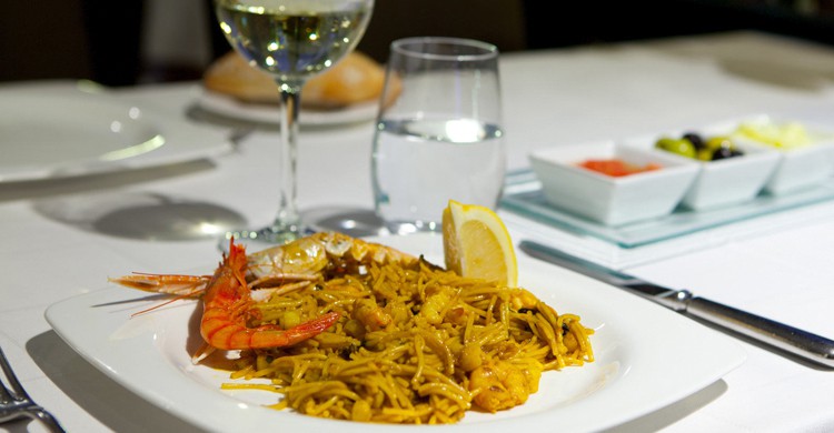 Plato de fideuá (Web del hotel Les Rotes)