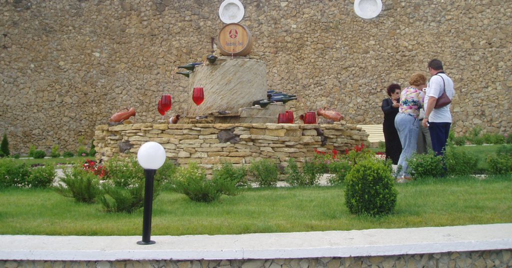 Fuente de vino en Milestii Mici, Moldavia (wikimedia.org)