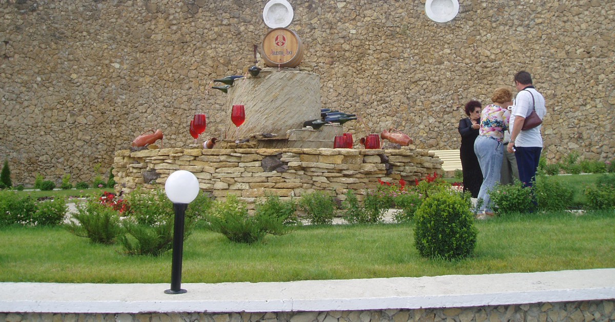 Fuente de vino en Milestii Mici, Moldavia (wikimedia.org)