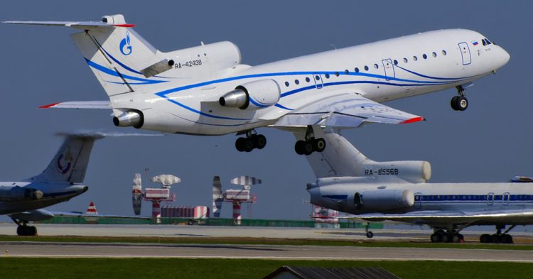 Instantánea de un Yakovlev Yak 42d.