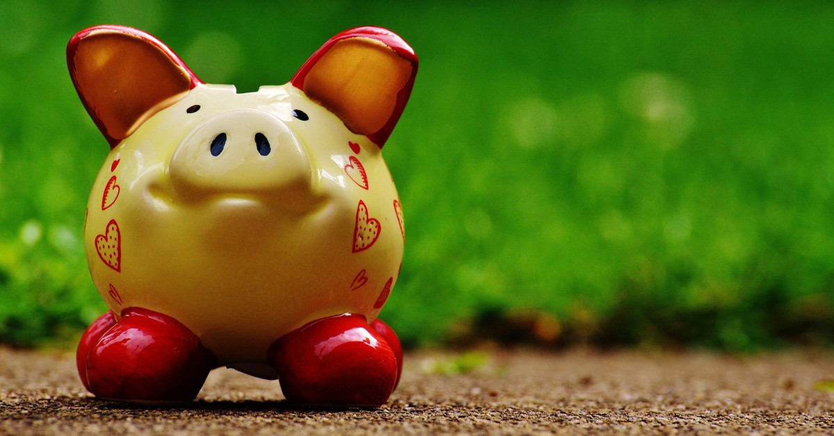 Vivir en un lugar muy lluvioso puede ayudarnos a gastar menos dinero en salir (Pexels)