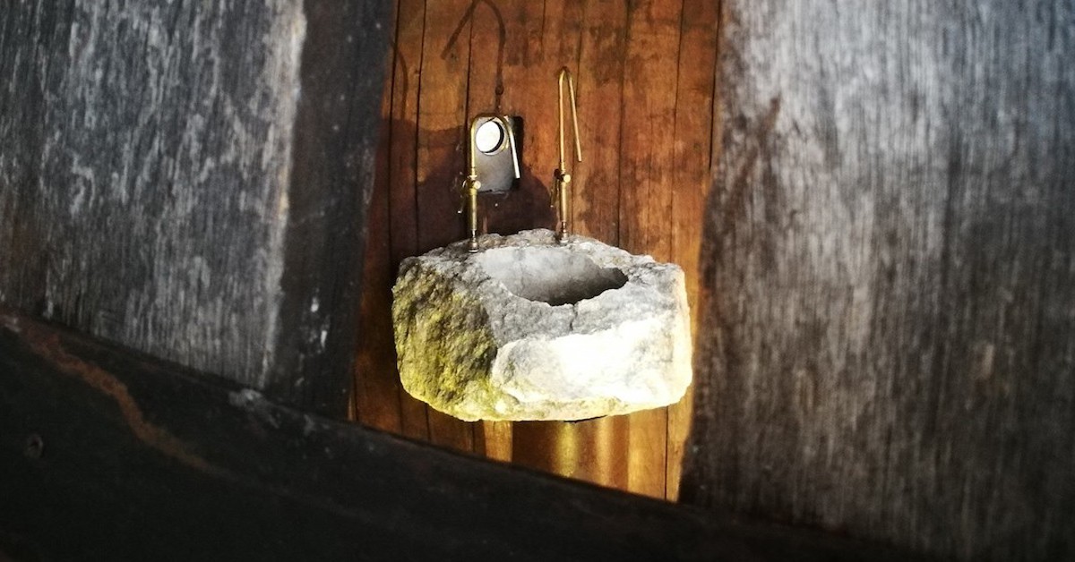 Fuente de vino en Los Abruzos, Italia (wownews.se)