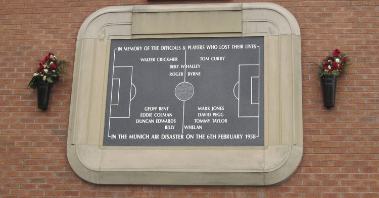 Placa conmemorativa del accidente.