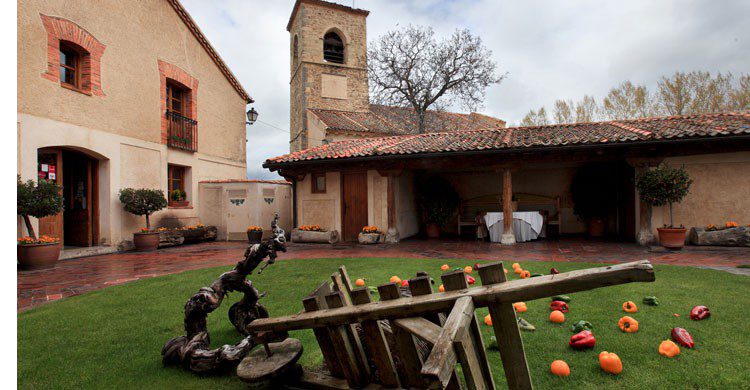 La Portada del Mediodía, un lugar único para degustar el tradicional cochinillo (Fuente: laportadadelmediodia.com)