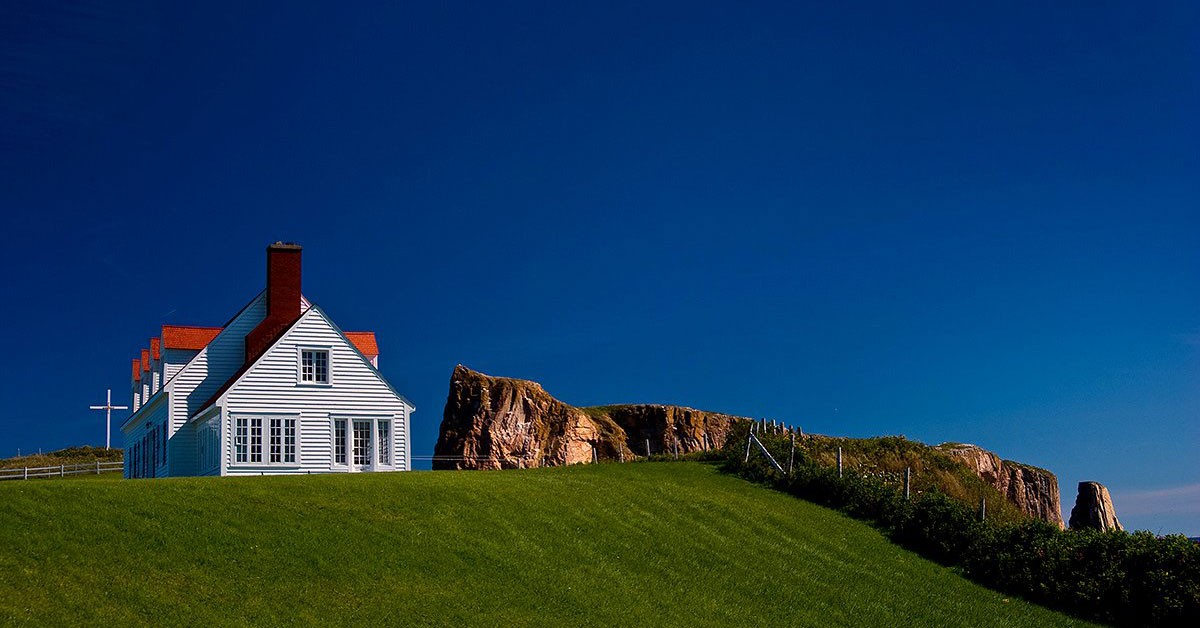Una lugar desde donde contemplar los arcos de Roche Percé en Canadá (Flickr)