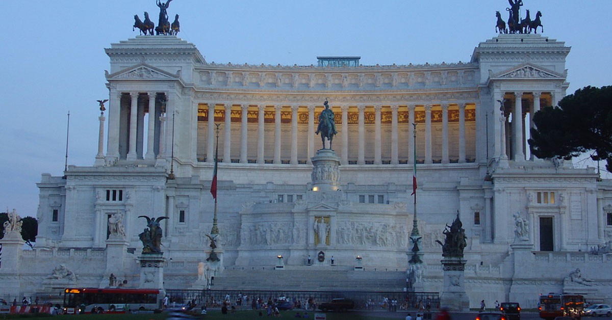 La majestuosidad del monumento en honor a Victor Manuel II (Flickr)