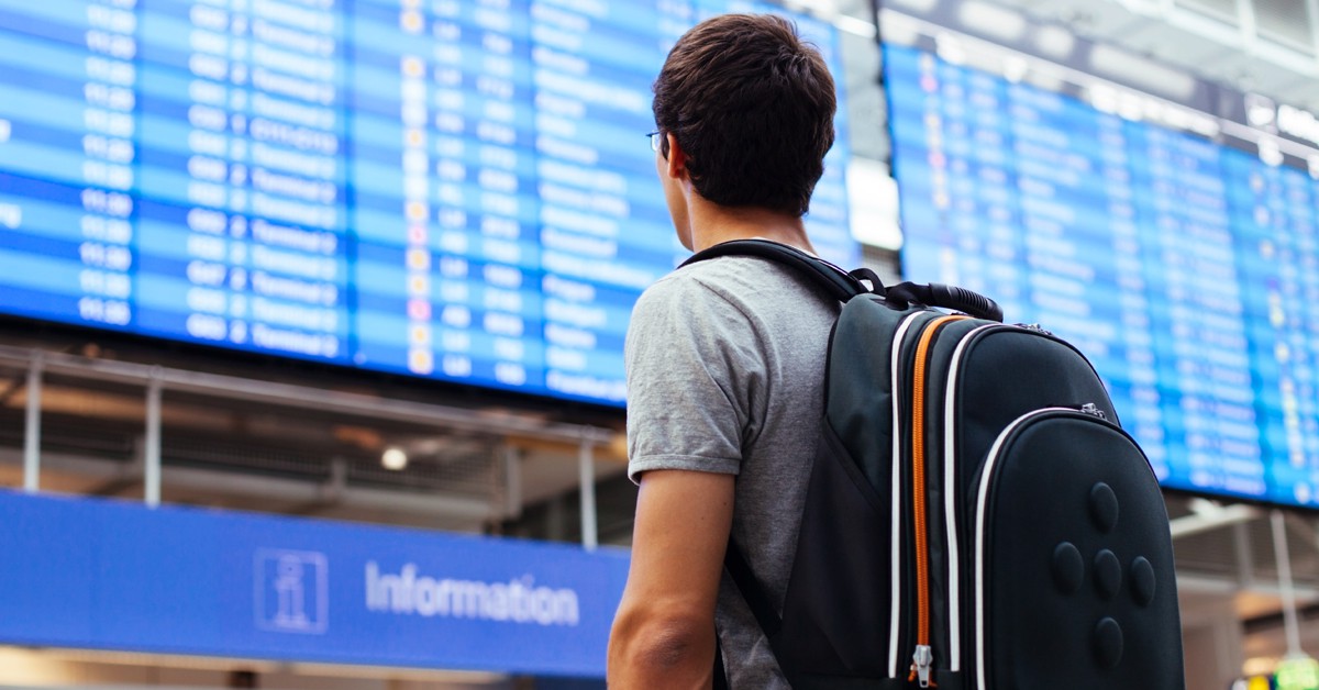 Un error frecuente es reservar el vuelo de vuelta a una hora muy temprana (iStock)