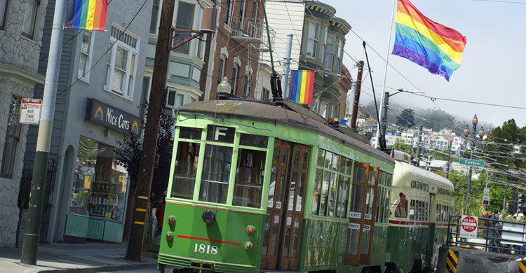 Tranvía por el barrio de Castro. PeskyMonkey (iStock)