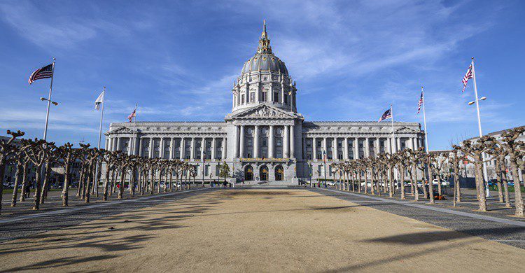 San Francisco City Hall. Trekandshoot (iStock)