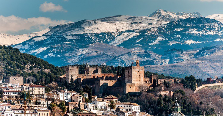 Vista de las montañas cercanas a la Alhambra. 1Tomm (iStock)