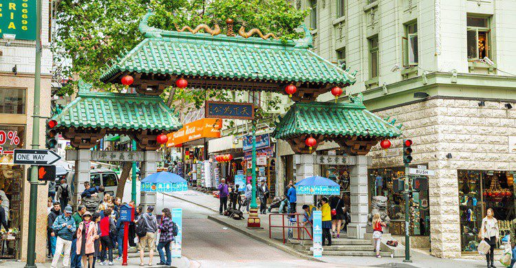 Arco de entrada a Chinatown en San Francisco. AndreyKrav (iStock)