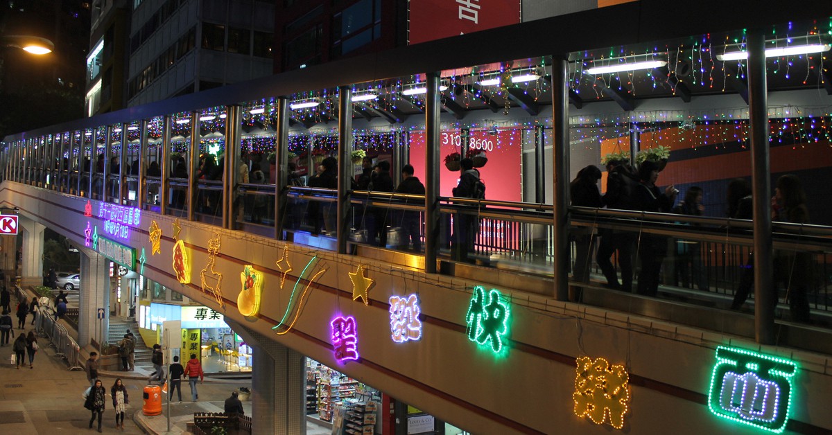 Las escaleras de noche (ironypoisoning, Foter)