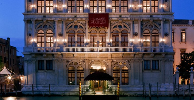 Vista de la fachada (Web del Casino Venezia)