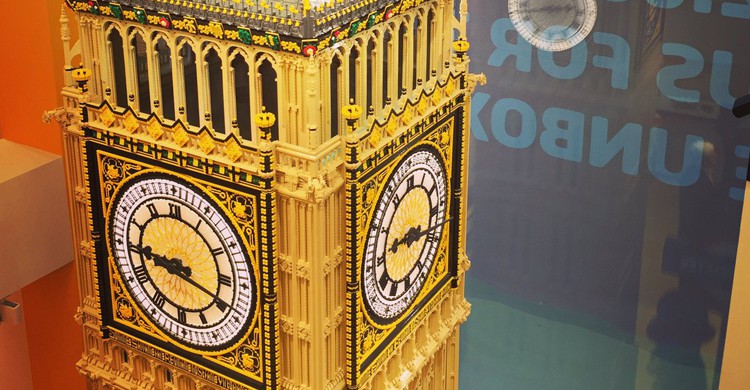 La réplica de la Torre del Reloj ha llevado casi 2.300 horas de trabajo (Twitter)