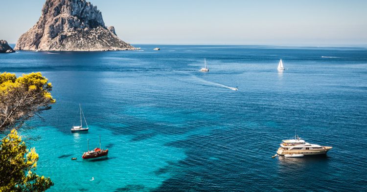 Vuelo + Hotel en Ibiza desde 98€