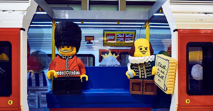 El vagón de metro que recrea la tienda de LEGO está construido a tamaño real (Twitter)