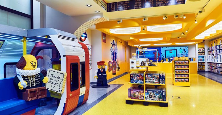 La nueva tienda de LEGO en Londres tiene más de 900 metros cuadrados de superficie (Facebook)