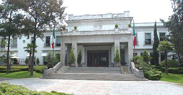 Palacio de Los Pinos.