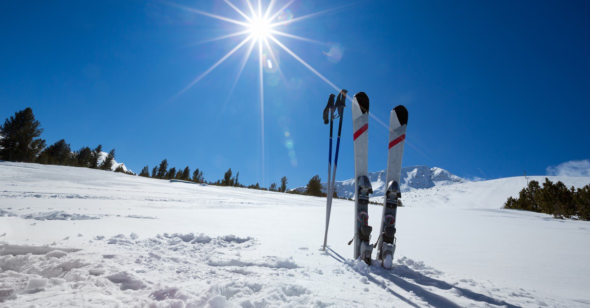 Equipo de esquí sobre la nieve. Baqueira-Beret (iStock)
