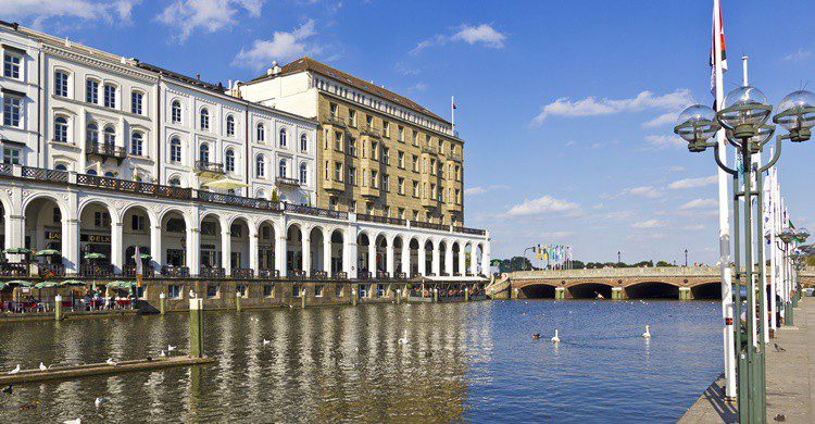 Alsterarkaden de Hamburgo. Rfarrarons (iStock)