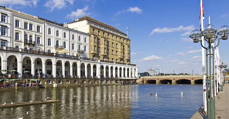 5. Alsterarkaden de Hamburgo.