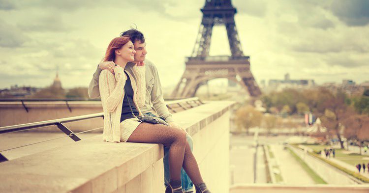 Pareja en París. NataliaDeriabina (iStock)