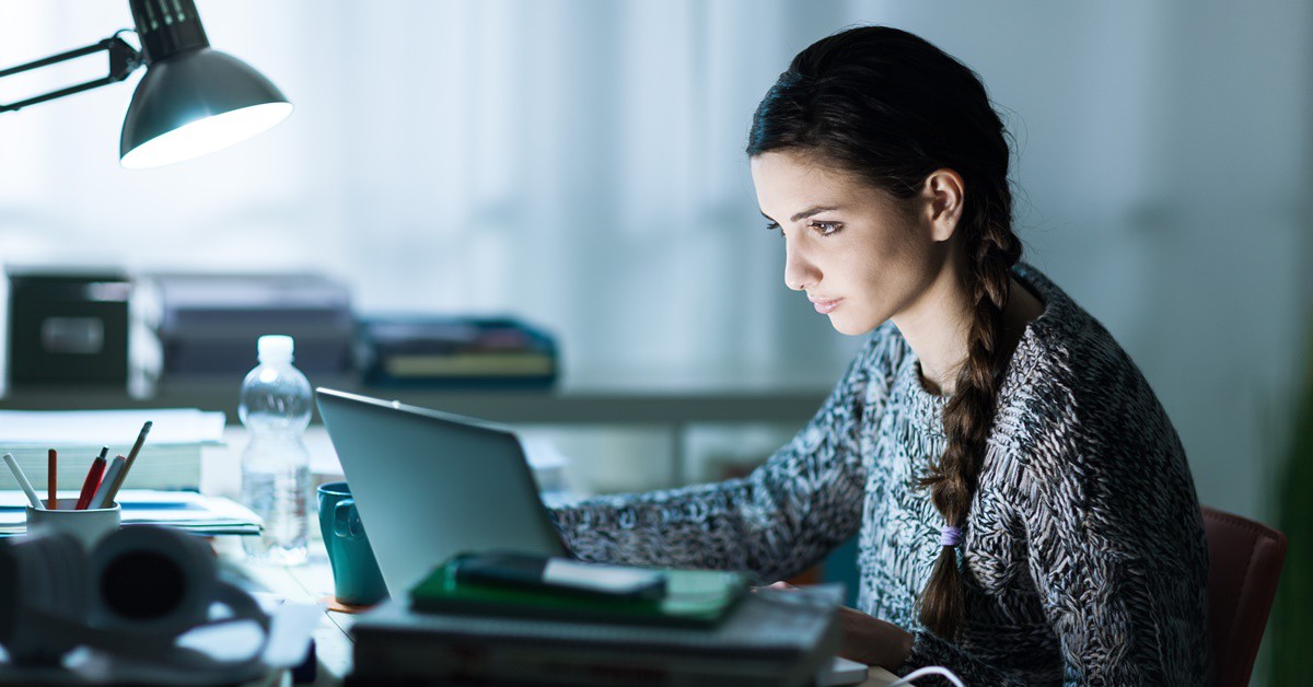 Mujer estudiando. Demaerre (iStock)