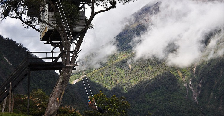 Swing at the End of the World, Baños, Ecuador (Rinaldo W., Foter)