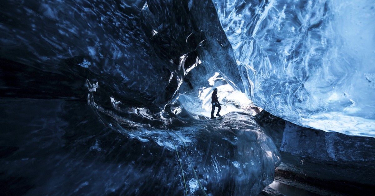 Tan pequeño en la cueva (sumos, iStock)