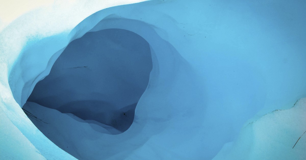 Cueva de hielo (photosbyash, iStock)