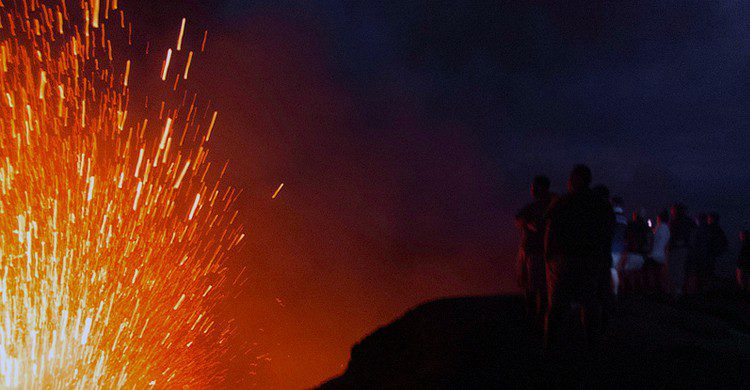 Monte Yasur (Vincent Albanese, Foter)