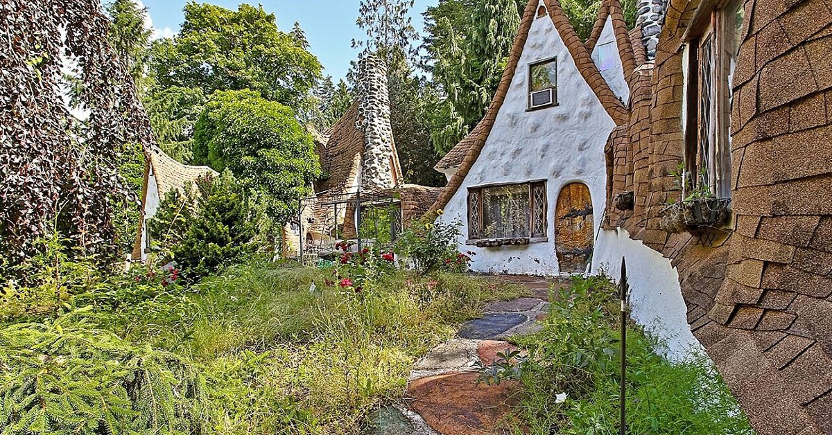 Esta casa de cuento fue construida en los años 70 (komonews.com) 