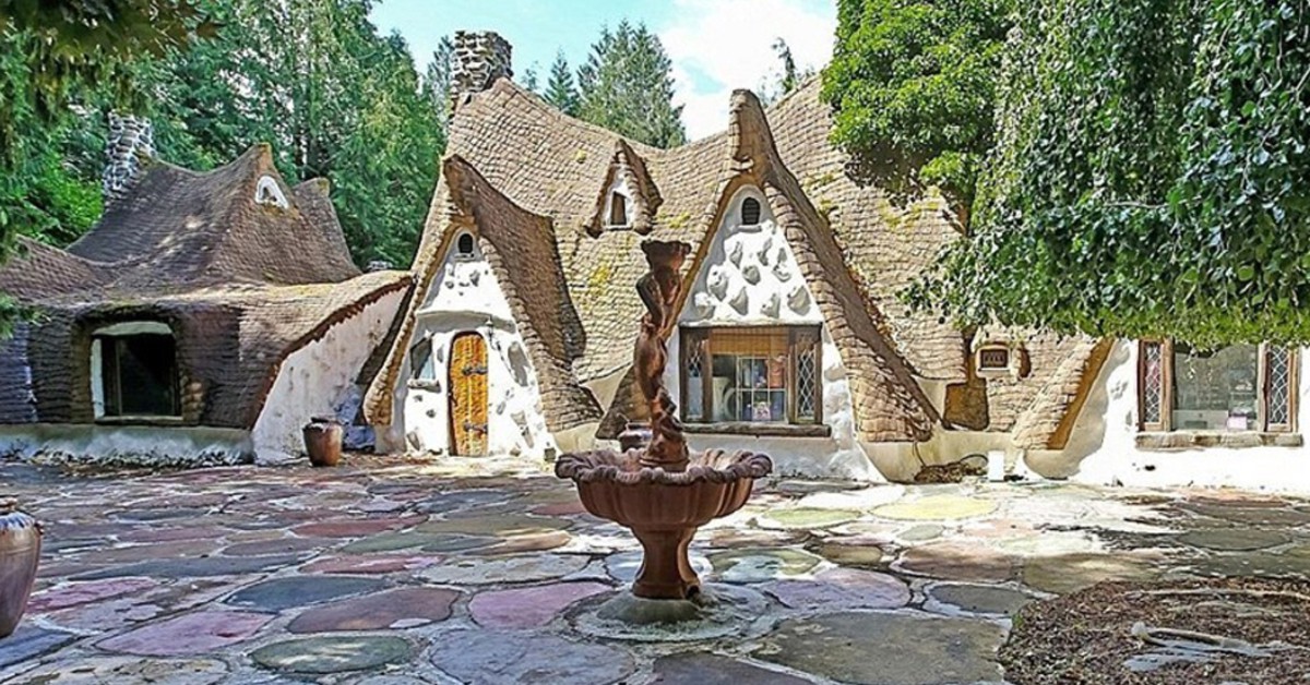 Las puertas de la casa son ovaladas (kirotv.com)